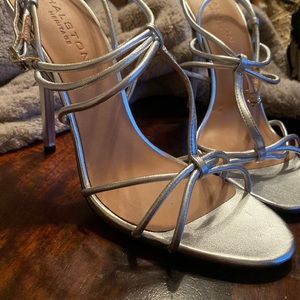 Gorgeous Silver HALSTON Heritage strapped heels size 8.5